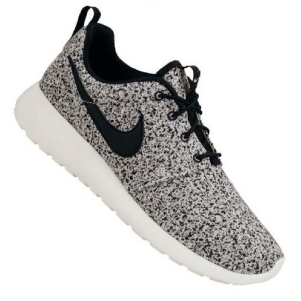 Nike | Sneakers | Black & White